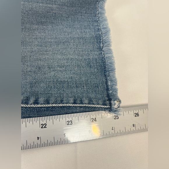 7 for all Mankind Cropped Boot cut Jeans Size 27 frayed edge - Picture 6 of 8